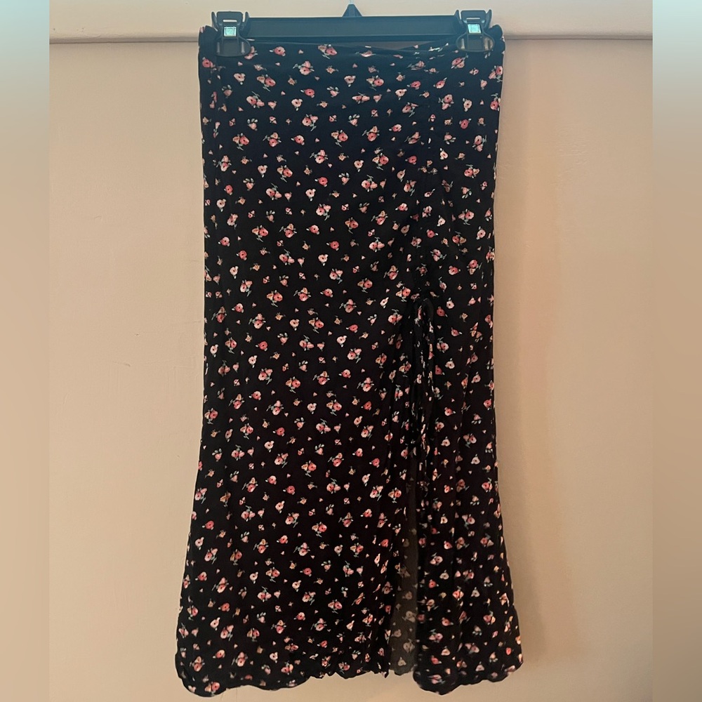 90s Style Black Floral Side Slit Cinched Tie Midi Skirt Size Small Elastic Waist